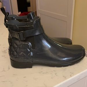 Woman’s brand new, Hunter rain boots!